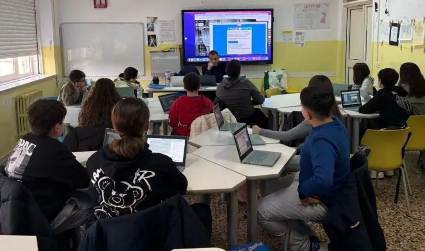 images Istituto Comprensivo di Sellia Marina: successo per il progetto YES STEM di Robotica Educativa

