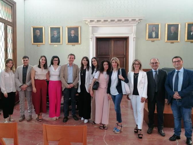 Catanzaro, prendono servizio 10 nuovi funzionari comunali images Catanzaro, prendono servizio 10 nuovi funzionari comunali