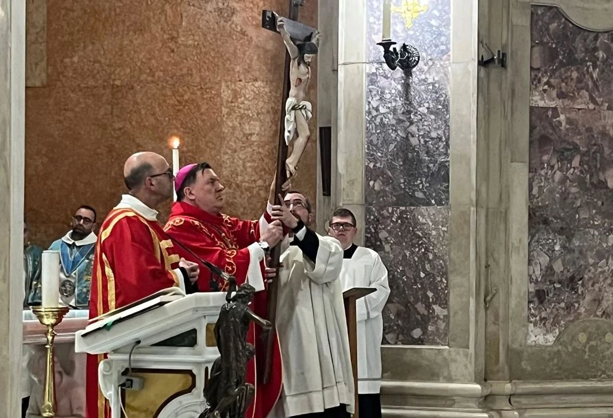 Venerdì Santo, Mons. Maniago: "La Croce non è sconfitta, ma il compimento dell’amore"