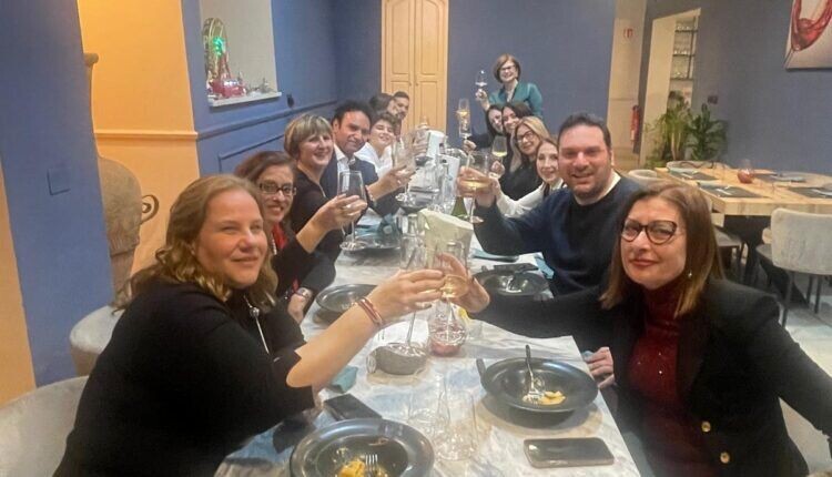 images Sotto il cielo di Cirò, le toghe si sciolgono in musica e vino