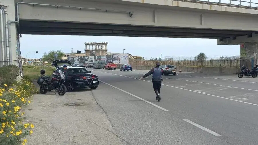 images Resistenza a pubblico ufficiale e porto abusivo di armi, coppia siciliana arrestata a Crotone