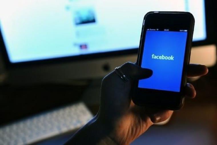 images Due universitari si lasciano, lei lo fa processare per stalking ma lo accusa su Fb. Il pm chiede l'archiviazione e lui si oppone: "Processo social è cyberstalking" 