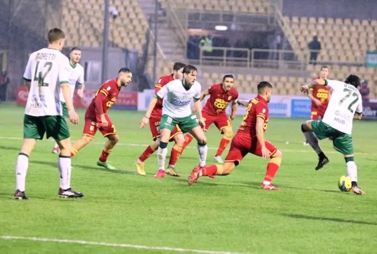 Serie C, Crotone e Catanzaro in campo alle 20.30: le formazioni ufficiali images Serie C, Crotone e Catanzaro in campo alle 20.30: le formazioni ufficiali