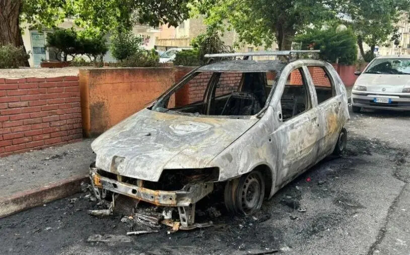 Incendiati due automezzi ad un consigliere comunale di Amantea images Incendiati due automezzi ad un consigliere comunale di Amantea