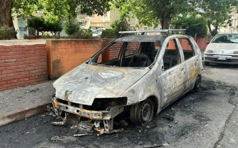 images Incendiati due automezzi ad un consigliere comunale di Amantea