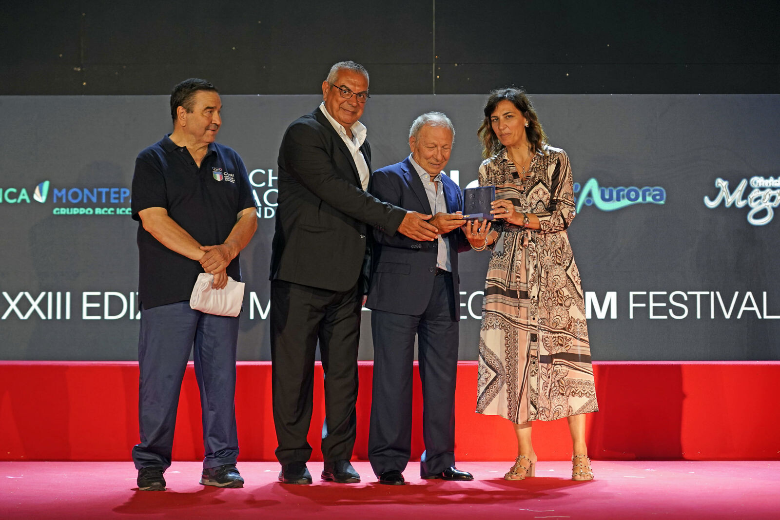 images Magna Graecia Film Festival, colonna d’Oro al Re dei paparazzi Rino Barillari

