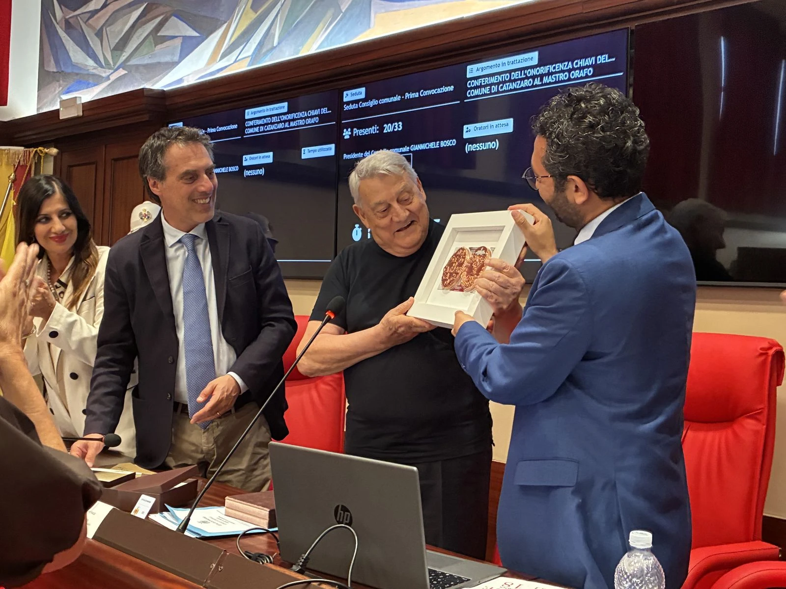 Catanzaro dona le sue Chiavi a Gerardo Sacco: “Il vostro cuore me lo avevate già consegnato”