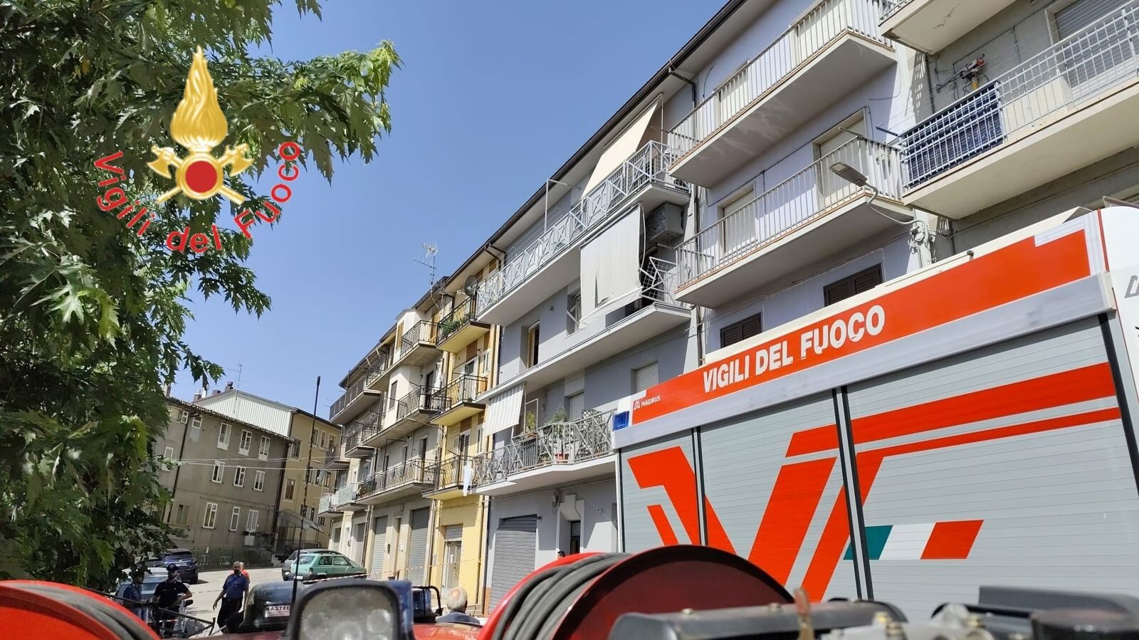 Esplosione per fuga di gas metano in edificio residenziale a San Giovanni in Fiore: due persone ferite images Esplosione per fuga di gas metano in edificio residenziale a San Giovanni in Fiore: due persone ferite