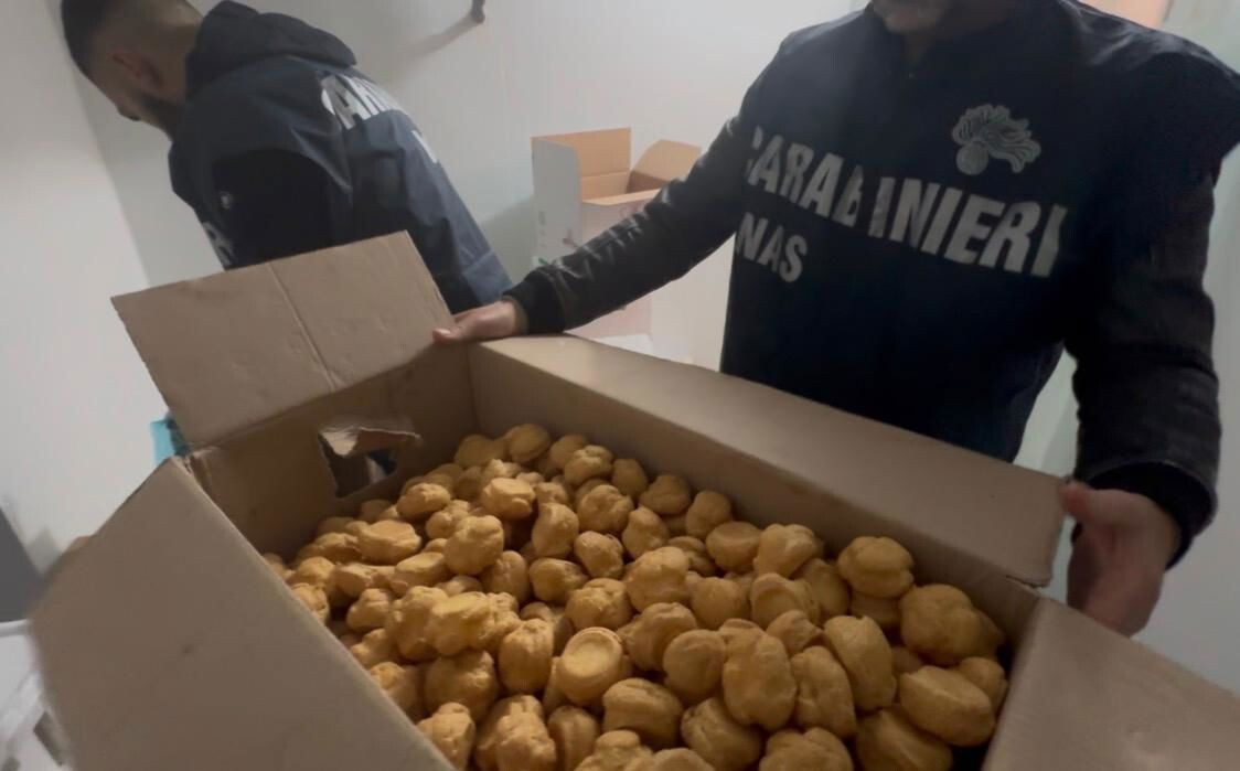images Sellia Marina, sequestrati in un panificio 419 kg di dolci e prodotti da forno privi di etichettatura