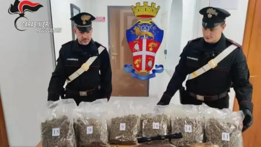 images Trovate nel Reggino un’arma clandestina, numerose munizioni e 9 chili di droga

&nbsp;