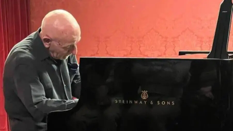 AMA Calabria, successo a Lamezia Terme per il concerto del Maestro Roberto Cappello images AMA Calabria, successo a Lamezia Terme per il concerto del Maestro Roberto Cappello