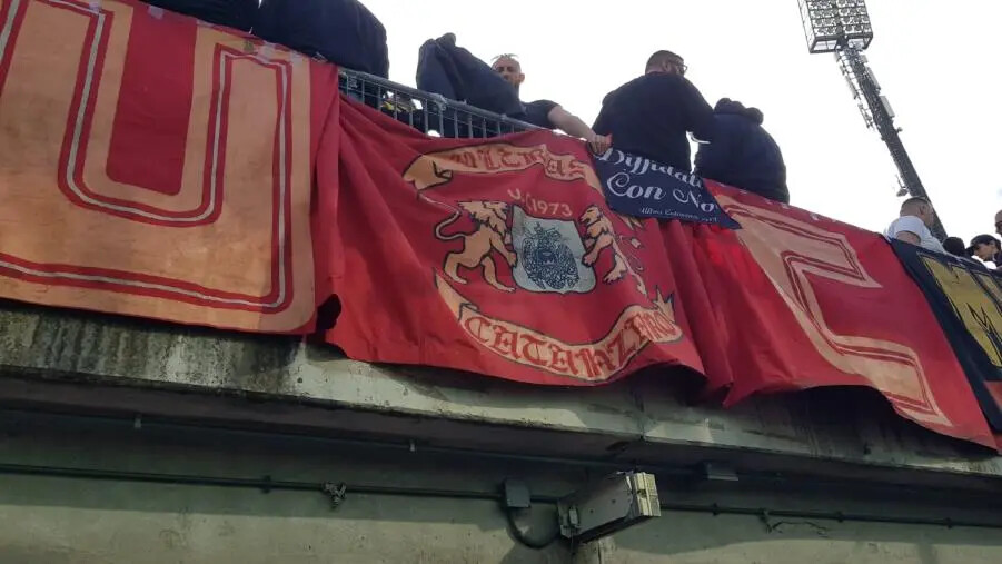 images Il corsivo giallorosso. Catanzaro dieci e lode: per il Parma un fresco "Pesce d'Aprile"