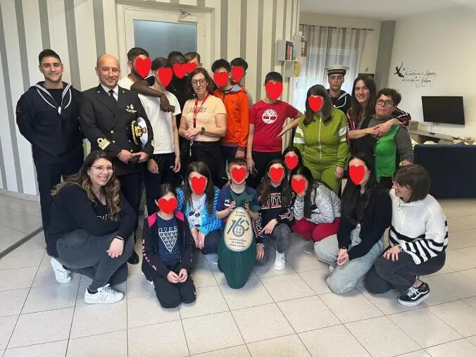 images La Capitaneria di Gioia Tauro in visita ai piccoli ospiti della Comunità Luigi Monti e dell'ospedale di Polistena 