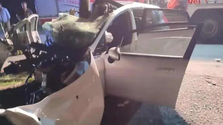 images Perde il controllo dell’auto e finisce contro un palo della luce: 3 feriti nel Reggino