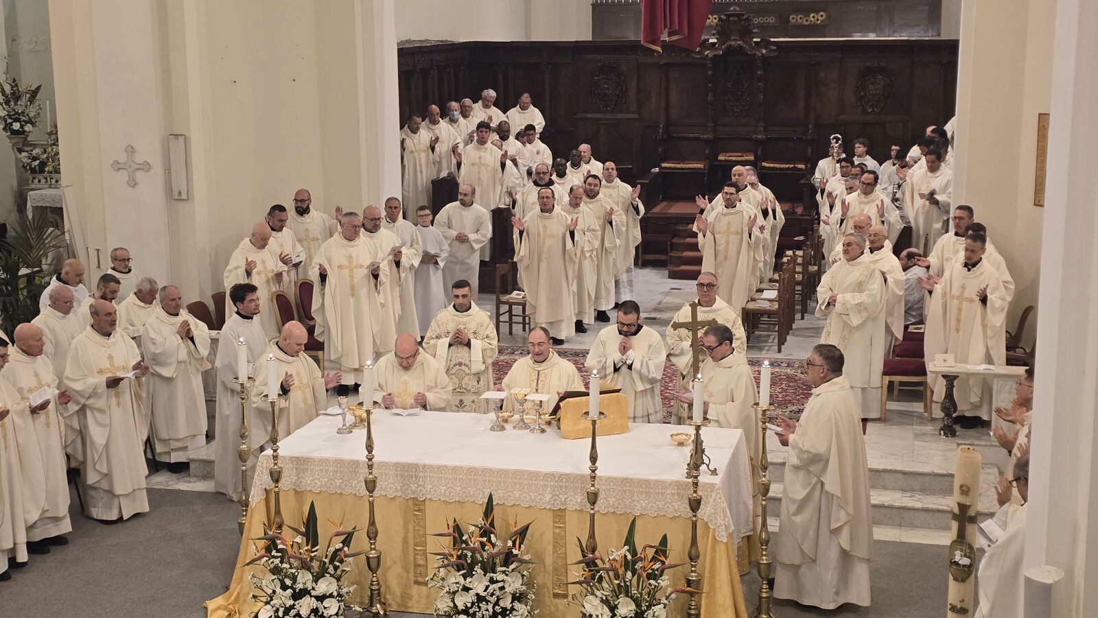 images Lamezia, l'omelia di mons Parisi: "Il popolo attende pastori che portino il profumo del crisma"