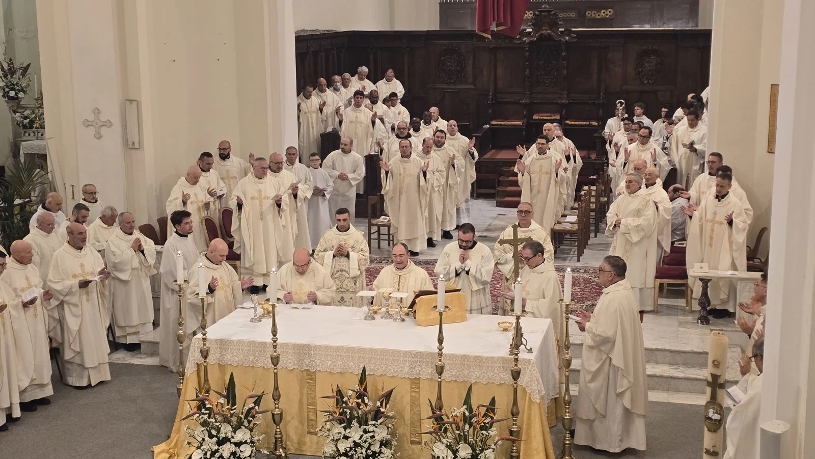 Lamezia, l'omelia di mons Parisi: "Il popolo attende pastori che portino il profumo del crisma"