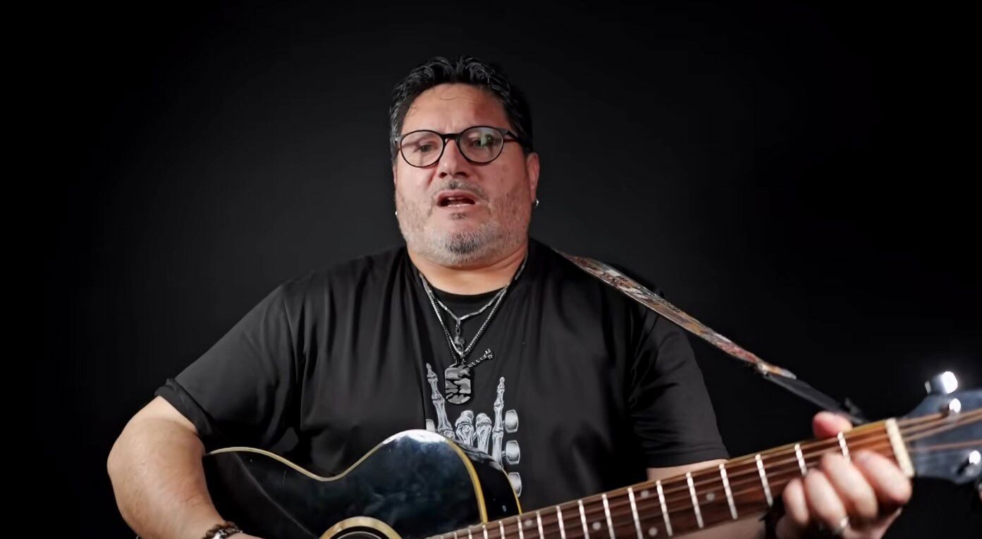 images Il brano "Donna" del cantautore calabrese Liano raggiunge il 4° posto della Classifica Internazionale MEI