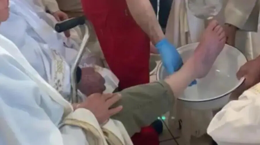 Cropani, la lavanda dei piedi nella Casa Protetta Mons Andrea Stanizzi images Cropani, la lavanda dei piedi nella Casa Protetta Mons Andrea Stanizzi