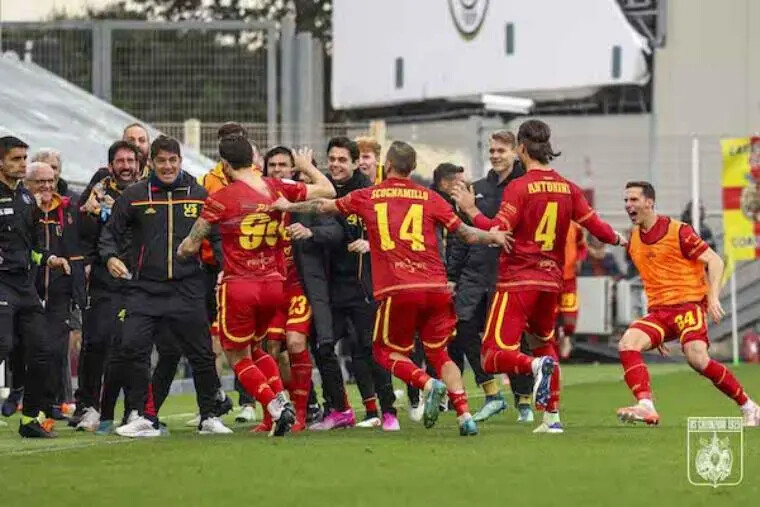 images Serie B, Catanzaro e Reggiana in campo alle 15: le formazioni ufficiali