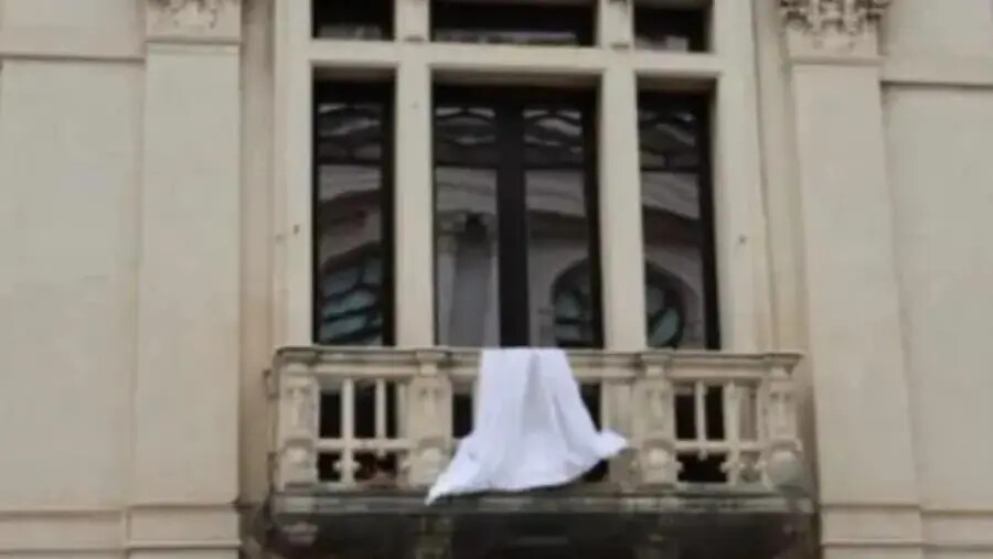 A Reggio Calabria lenzuolo bianco contro il massacro a Gaza, Falcomatà: “Un genocidio che non può lasciarci indifferenti” images A Reggio Calabria lenzuolo bianco contro il massacro a Gaza, Falcomatà: “Un genocidio che non può lasciarci indifferenti”