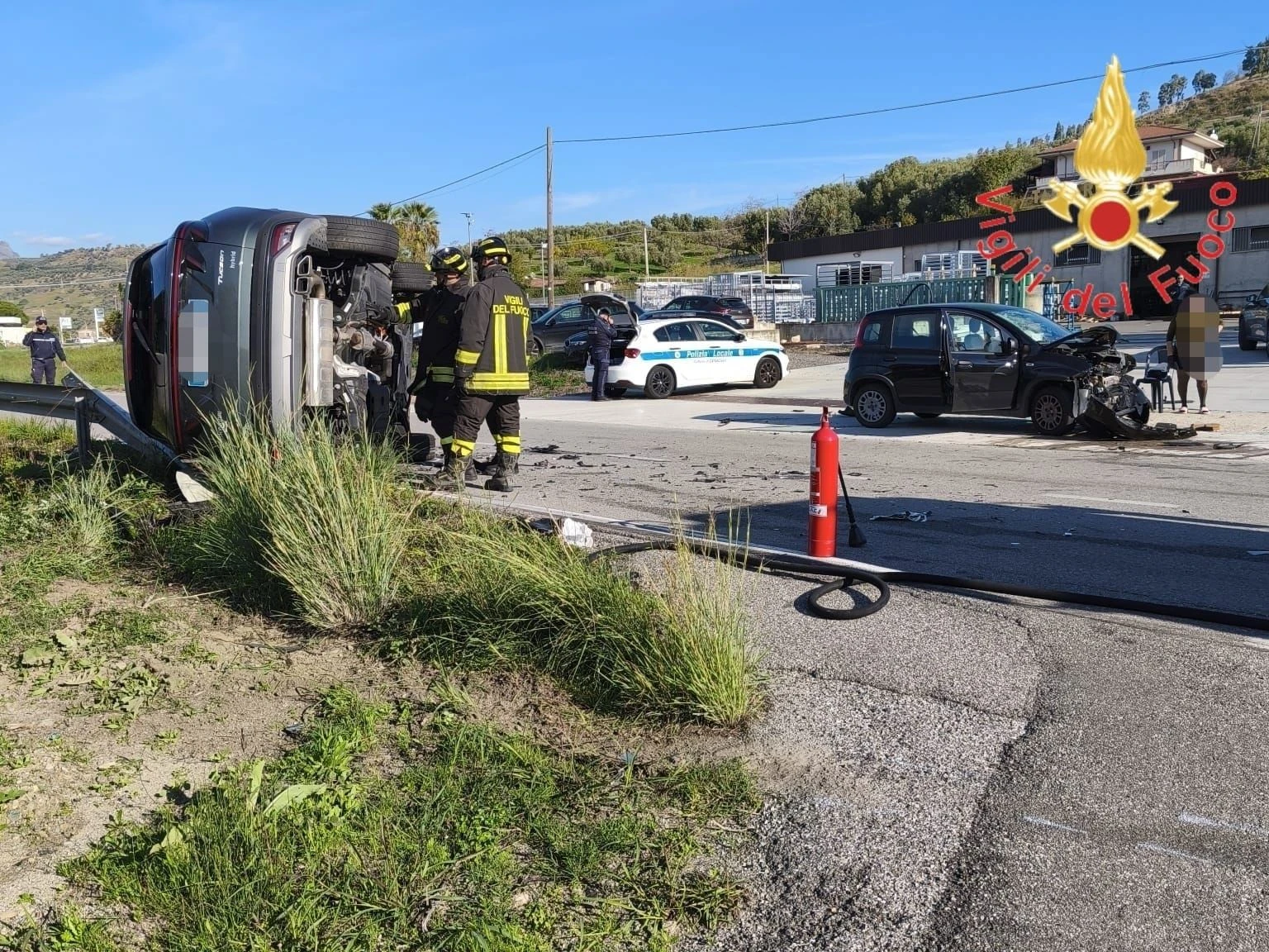 Catanzaro, violento scontro su Viale Europa: auto si ribalta, un ferito