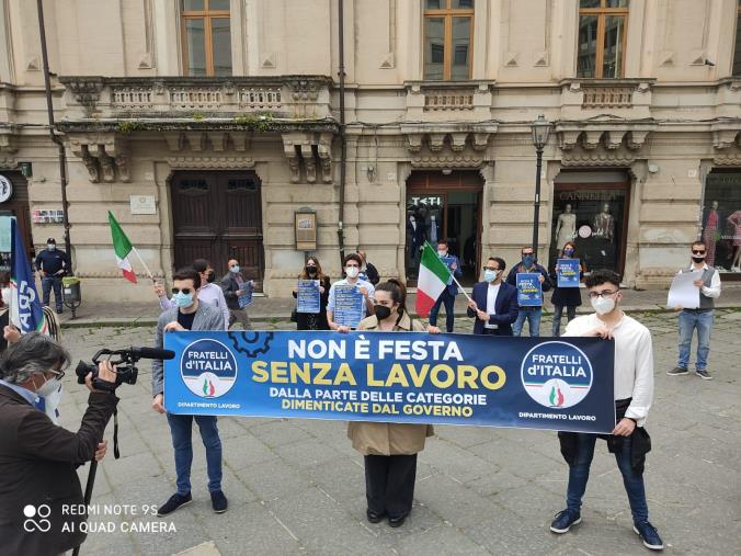 Primo Maggio. Il flash mob di FdI: "Non è festa senza lavoro" images Primo Maggio. Il flash mob di FdI: "Non è festa senza lavoro"