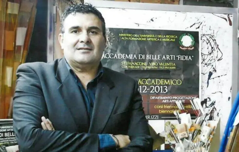 Oggi al cimitero di Santa Maria la posa di due opere donate dal maestro Antonio Soluri images Oggi al cimitero di Santa Maria la posa di due opere donate dal maestro Antonio Soluri
