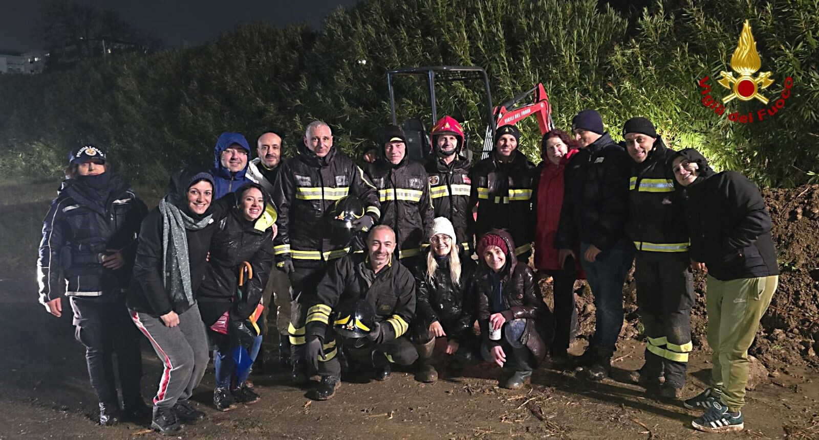 images Maltempo, i vigili del fuoco salvano tre cani incastrati in un tubo nel Cosentino