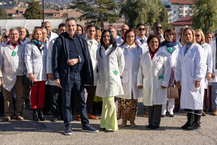 images Occhiuto accoglie i nuovi medici cubani: "La Calabria vi ringrazia di cuore, proseguiamo quest'esperienza di successo"