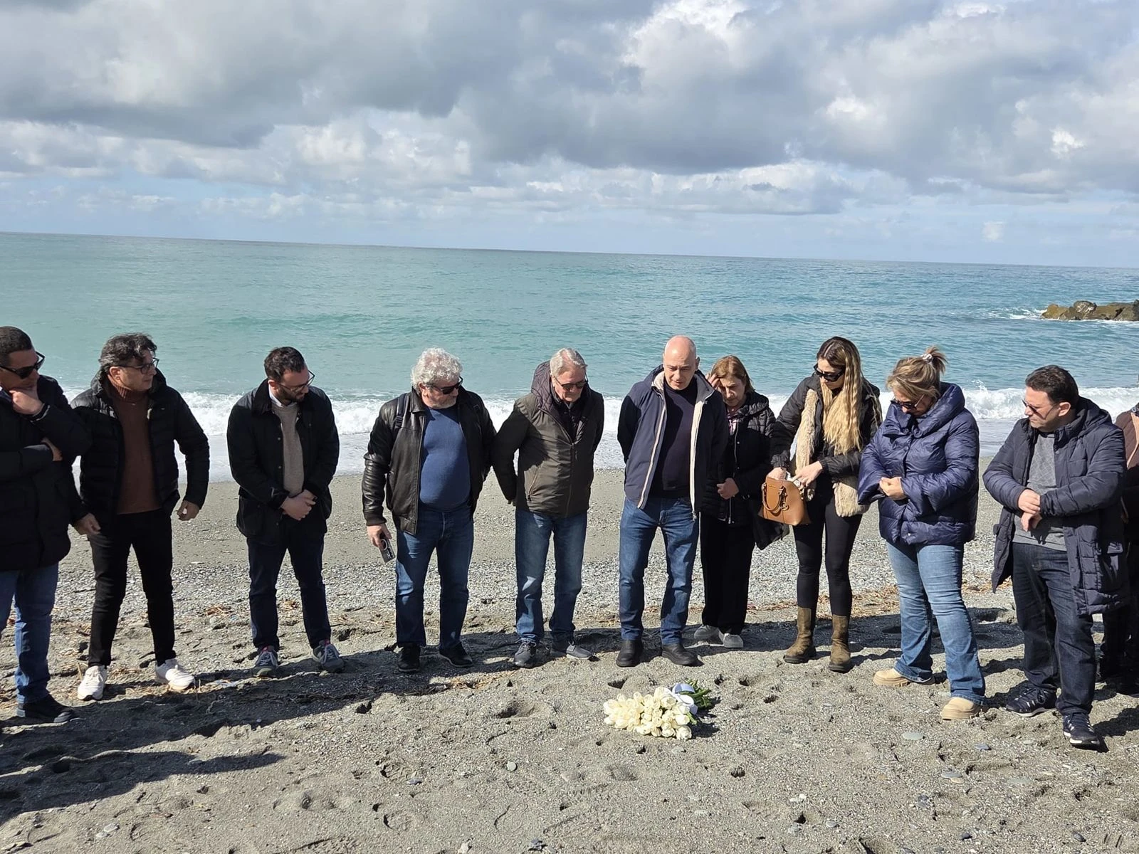 Fiori per i migranti riaffiorati in mare, Flai Cgil: “La loro dignità non potrà essere cancellata anche nella morte”