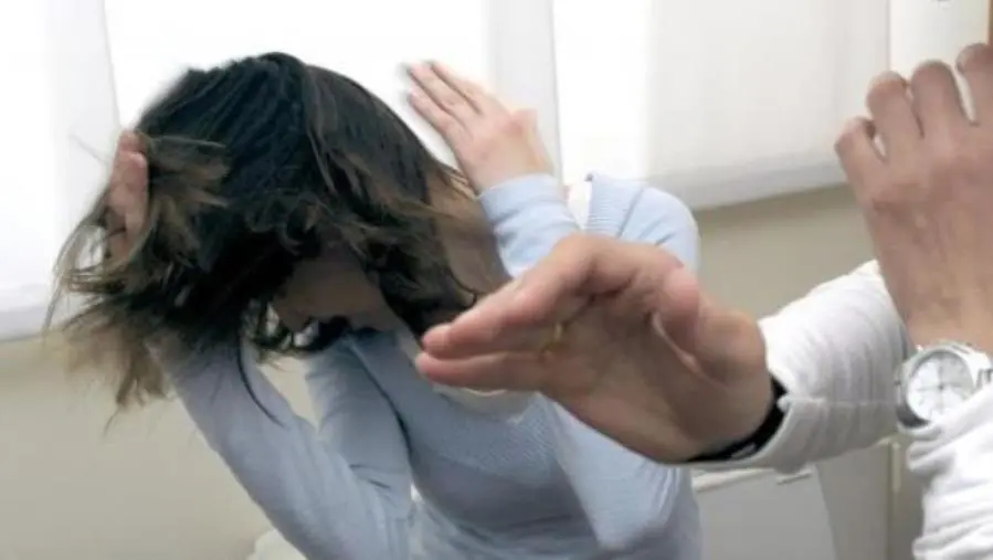 Torre Melissa, offese e schiaffi alla moglie: ai domiciliari un uomo di 32 anni images Torre Melissa, offese e schiaffi alla moglie: ai domiciliari un uomo di 32 anni