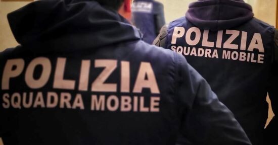 images Catanzaro, incendiarono lo scooter di un avvocato e danneggiarono la sua casa: due arresti (NOMI)