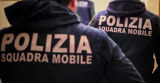 Catanzaro, incendiarono lo scooter di un avvocato e danneggiarono la sua casa: due arresti 