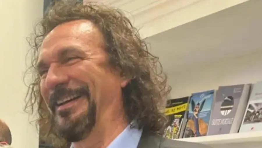 images Salone del libro di Torino, per la serie 'Grandi voci e note classiche' l'autobiografia del tenore Fabio Armiliato 