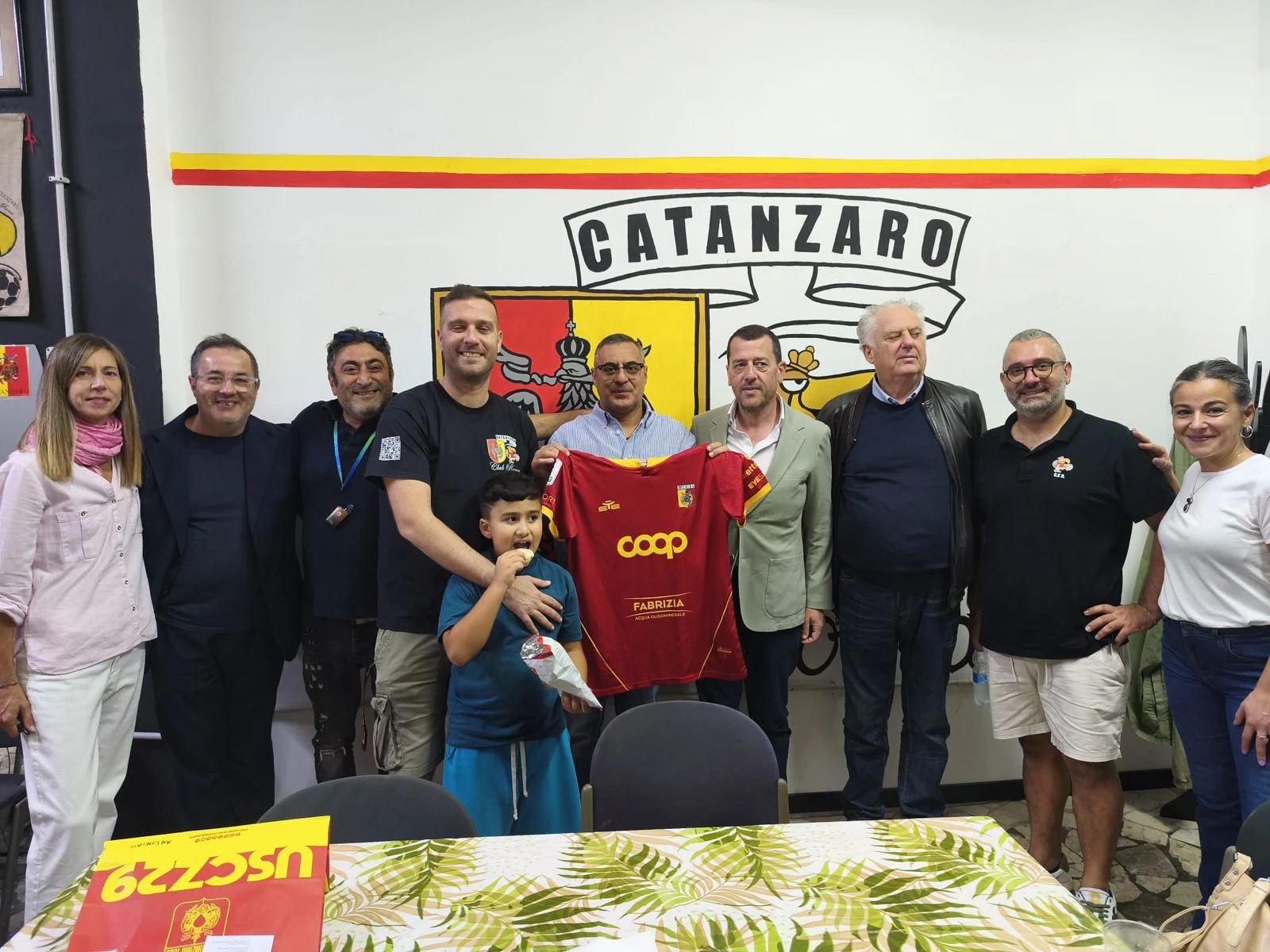 Scintillio di colori giallorossi nel Club romano dedicato al Catanzaro: fiducia e vicinanza alla società 
