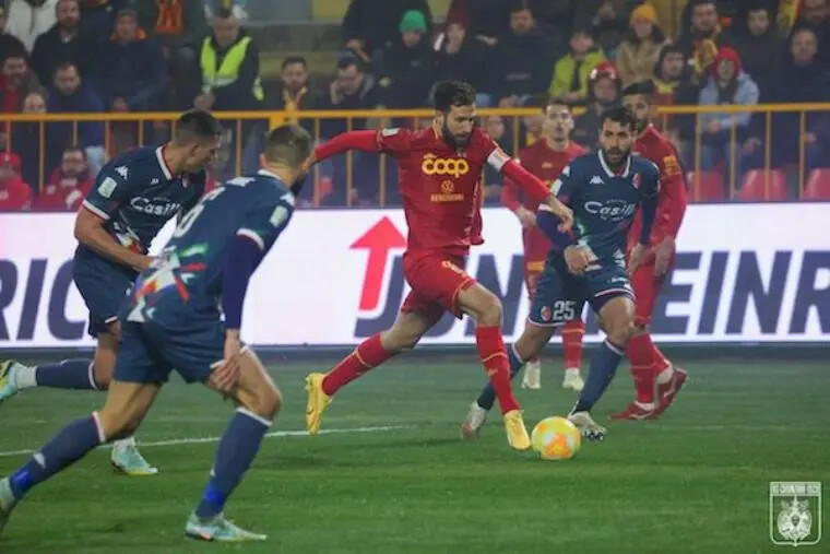 images Serie BKT, Cosenza e Catanzaro in campo alle 16.15: le probabili formazioni