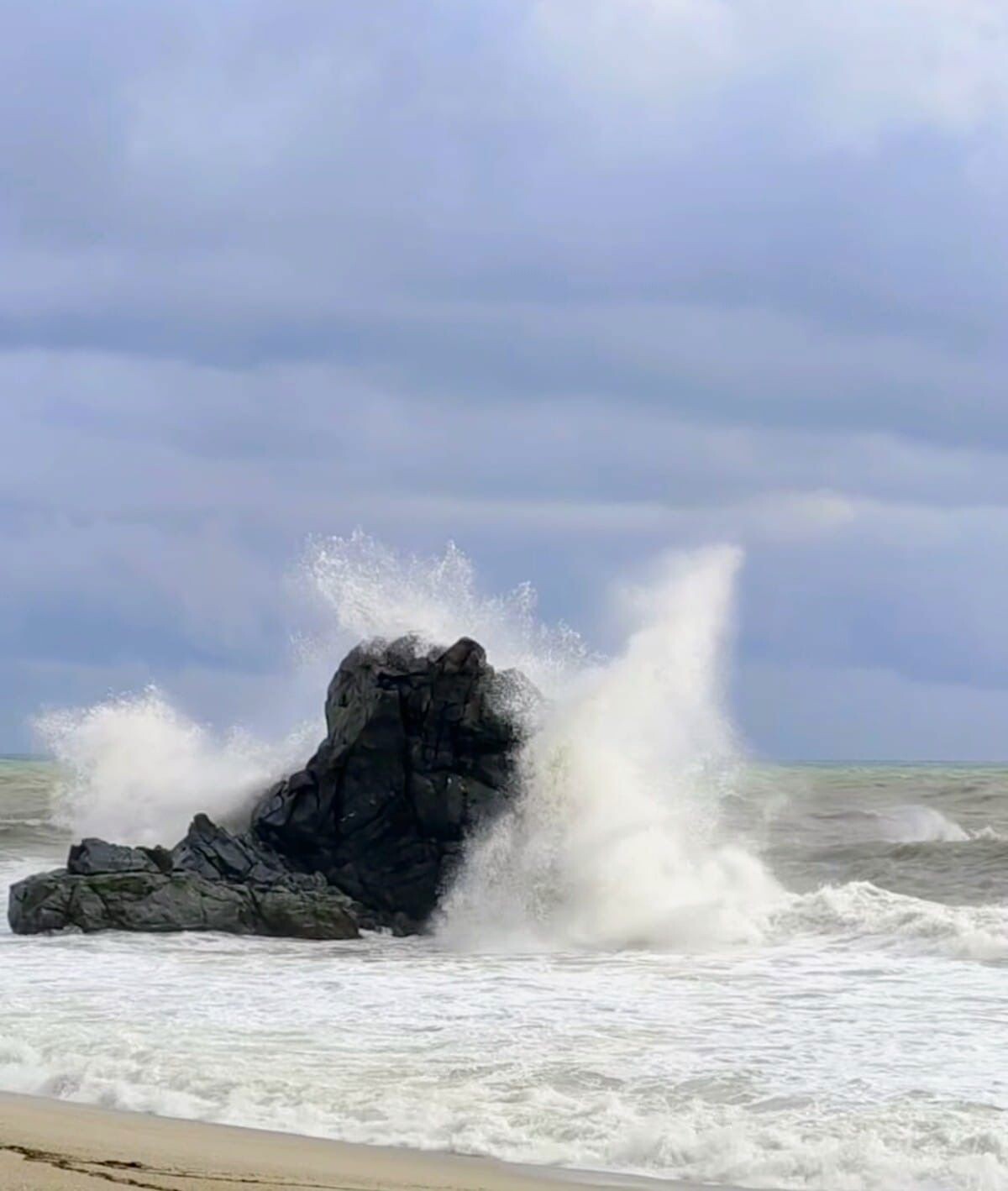 images Maltempo sulla Calabria ionica, tra paura e imprudenza: quando la natura chiede rispetto