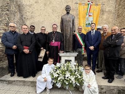 Inaugurato a Cariati il monumento dedicato a Mons. Alessandro Vitetti