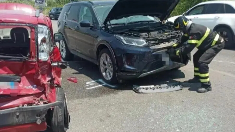 images Incidente a Rende, scontro tra tre auto: quattro feriti, uno in gravi condizioni