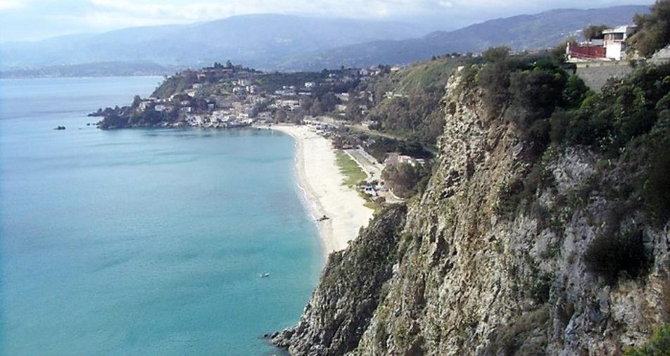 Abusivismo e sgomberi sul litorale di Stalettì: il Consiglio di Stato boccia 6 ricorsi images Abusivismo e sgomberi sul litorale di Stalettì: il Consiglio di Stato boccia 6 ricorsi