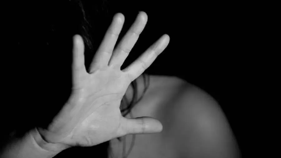 Catanzaro, trova il coraggio di fuggire dopo anni di vessazioni dal marito: arriva la condanna per l’ex coniuge 