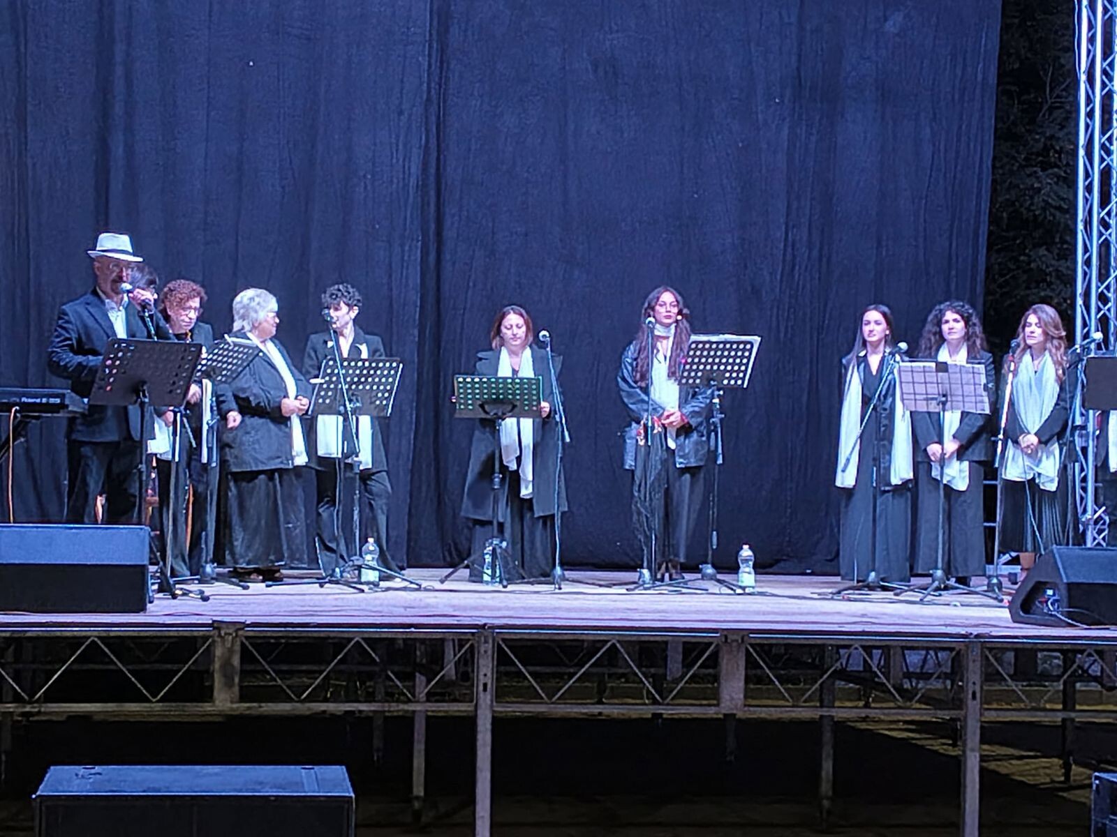 images Strinari, Calavox e Gruppo Spes incantano il pubblico alla Festa dell'Uva di Catanzaro 