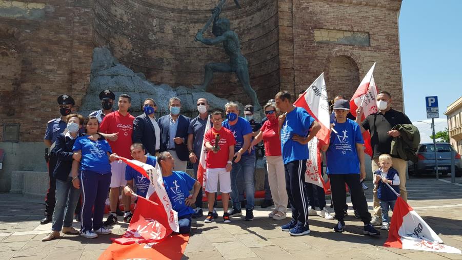 Catanzaro. Cavallaro ha accolto la fiaccola olimpica del 1960 in occasione del lancio degli Smart games 2.1 images Catanzaro. Cavallaro ha accolto la fiaccola olimpica del 1960 in occasione del lancio degli Smart games 2.1