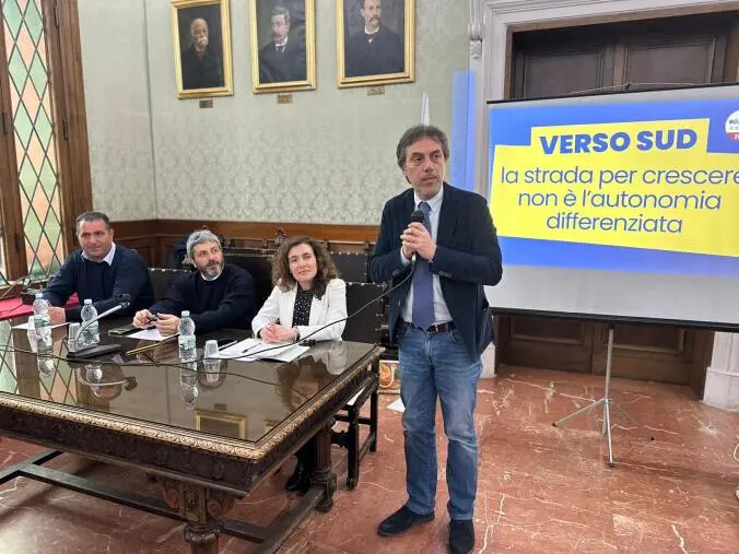 images Autonomia differenziata, Fico (M5S) a Catanzaro: "Il disegno legge Calderoli è scellerato”