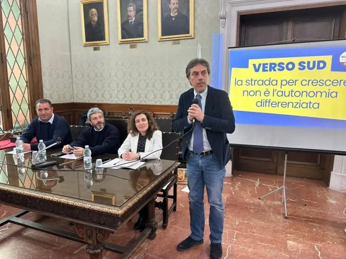 Autonomia differenziata, Fico (M5S) a Catanzaro: "Il disegno legge Calderoli è scellerato” images Autonomia differenziata, Fico (M5S) a Catanzaro: "Il disegno legge Calderoli è scellerato”