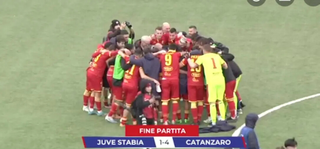 Il corsivo giallorosso, Catanzaro: a Castellammare un altro applaudito concerto images Il corsivo giallorosso, Catanzaro: a Castellammare un altro applaudito concerto