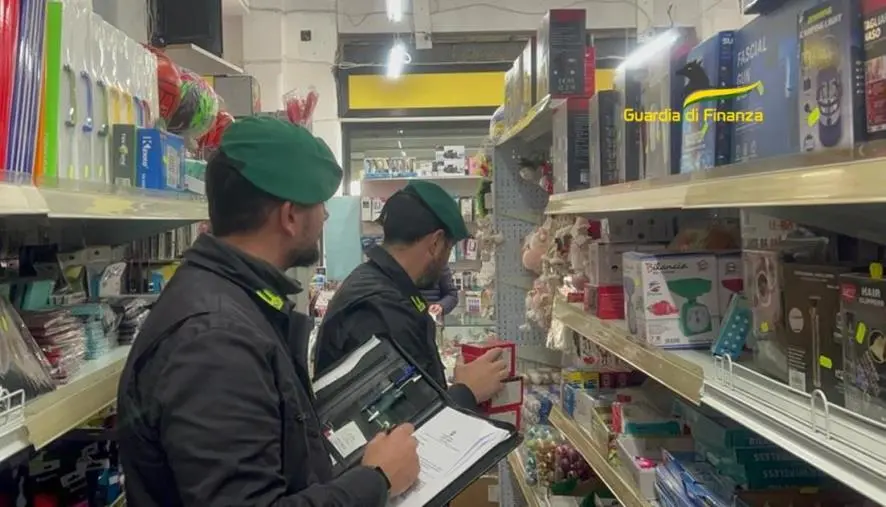 Cosenza, sequestrati oltre 281.000 addobbi natalizi e oggettistica non sicuri: sanzionati 10 negozi   images Cosenza, sequestrati oltre 281.000 addobbi natalizi e oggettistica non sicuri: sanzionati 10 negozi