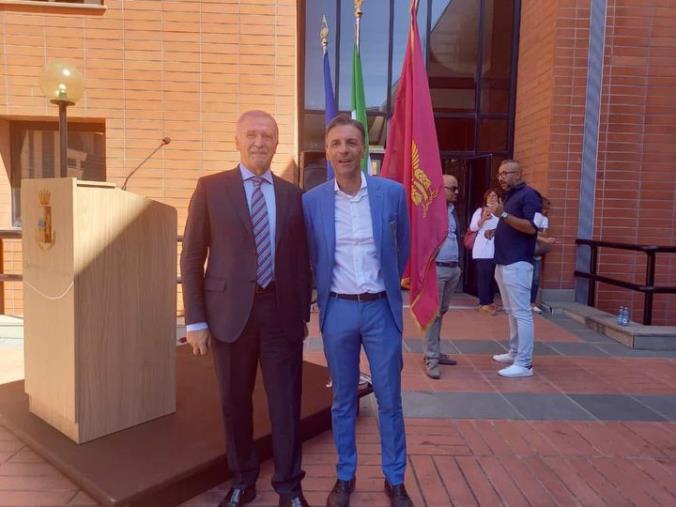 Catanzaro. Il questore Finocchiaro va in pensione. Personale e sindacati lo ringraziano: "Ha riportato la luce" images Catanzaro. Il questore Finocchiaro va in pensione. Personale e sindacati lo ringraziano: "Ha riportato la luce"