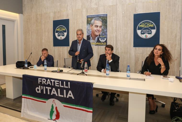 Regionali. Fitto (FdI) a Catanzaro: "Siamo presenti con una lista forte e abbiamo un centrodestra compatto che ha lavorato bene" images Regionali. Fitto (FdI) a Catanzaro: "Siamo presenti con una lista forte e abbiamo un centrodestra compatto che ha lavorato bene"