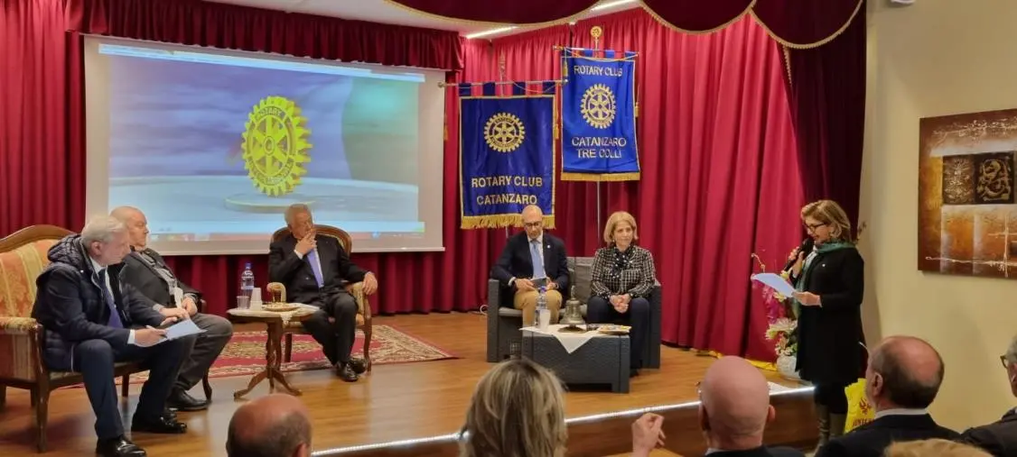 images Il Rotary Club Catanzaro ha incontrato il prof. Alberto Focà